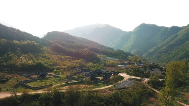 Hanok(传统的韩国房子)位于韩国庆尚北道，南am Head house / Andong-si视频素材