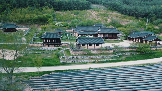 Hanok(传统的韩国房子)位于韩国庆尚北道，南am Head house / Andong-si视频素材