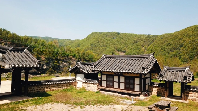 Hanok(传统的韩国房子)位于韩国庆尚北道，南am Head house / Andong-si视频素材