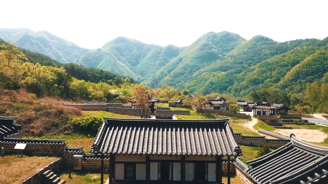 Hanok(传统的韩国房子)位于韩国庆尚北道，南am Head house / Andong-si视频素材