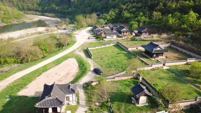 Hanok(传统的韩国房子)位于韩国庆尚北道，南am Head house / Andong-si视频素材