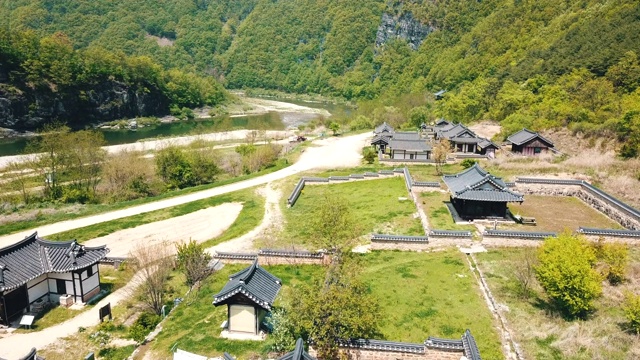 Hanok(传统的韩国房子)位于韩国庆尚北道，南am Head house / Andong-si视频素材