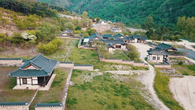 Hanok(传统的韩国房子)位于韩国庆尚北道，南am Head house / Andong-si视频素材