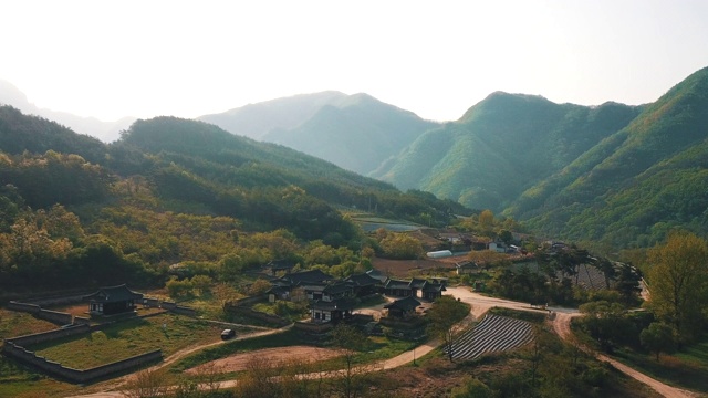 Hanok(传统的韩国房子)位于韩国庆尚北道，南am Head house / Andong-si视频素材