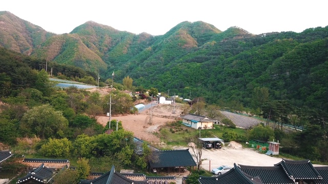 Hanok(传统的韩国房子)位于韩国庆尚北道，南am Head house / Andong-si视频素材