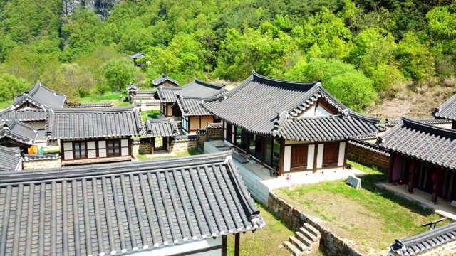 Hanok(传统的韩国房子)位于韩国庆尚北道，南am Head house / Andong-si视频素材