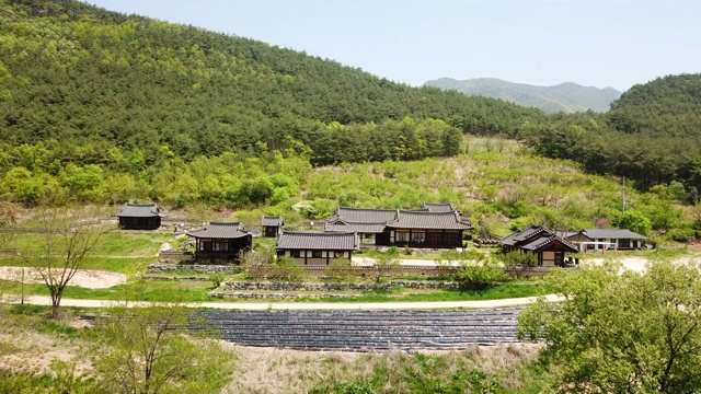 Hanok(传统的韩国房子)位于韩国庆尚北道，南am Head house / Andong-si视频素材