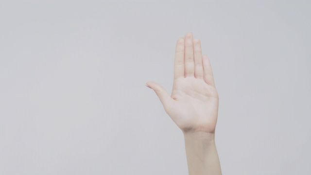 你好手势公主挥手女人问候手视频素材画面1