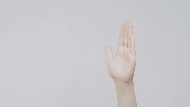 你好手势公主挥手女人问候手视频素材画面3