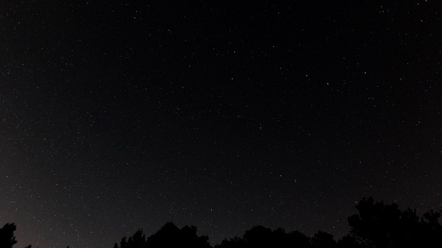 在夜空中移动的星星，时间的流逝视频素材