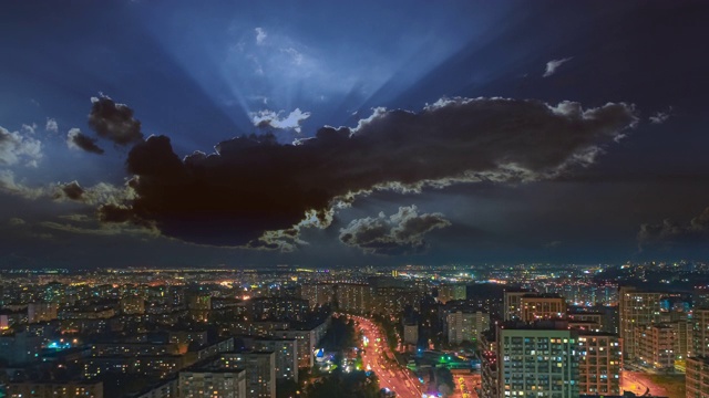 飞机上方风景如画的城市夜景。Hyperlapse视频素材