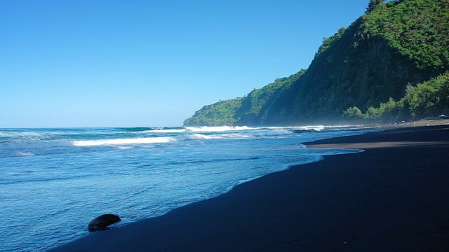 夏威夷，大岛，Waipio黑沙滩视频素材