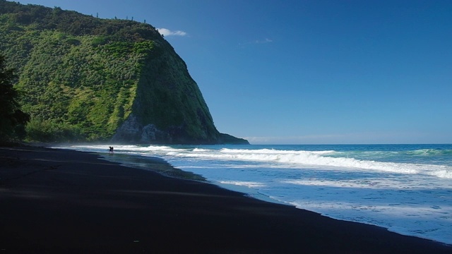 夏威夷，大岛，Waipio黑沙滩视频素材