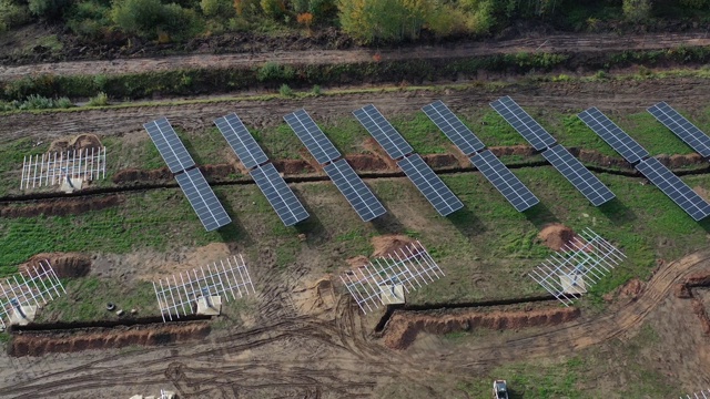 建设新型现代太阳能电站场所、建筑工地、架空视频素材