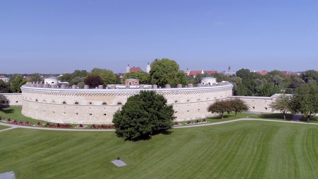 在Klenzepark和Ingolstadt Skyline的Reduit Tilly视频素材