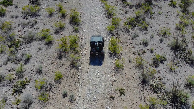 空中跟随ATV上山视频素材