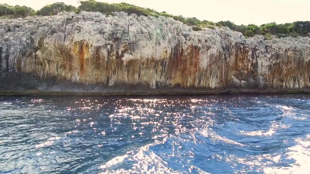 波图Cuau - Capo Monte Santo, Orosei海湾- Sardinia视频素材