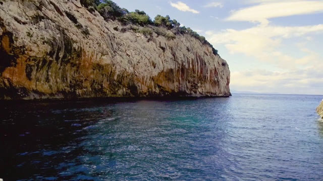 波图Cuau - Capo Monte Santo, Orosei海湾- Sardinia视频素材