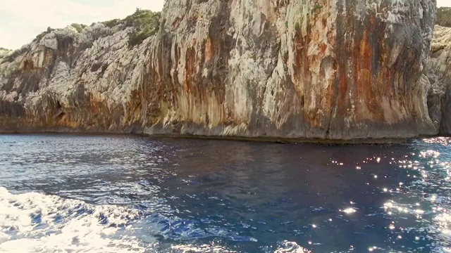 波图Cuau - Capo Monte Santo, Orosei海湾- Sardinia视频素材