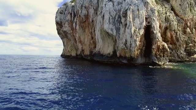 波图Cuau - Capo Monte Santo, Orosei海湾- Sardinia视频素材