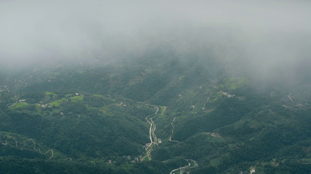 中国陕西秦岭山景鸟瞰图。视频素材