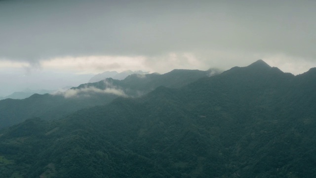 中国陕西秦岭山景鸟瞰图。视频素材