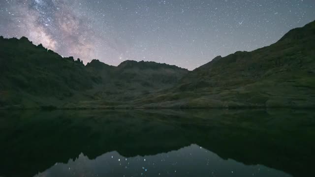 银河反射山湖视频素材