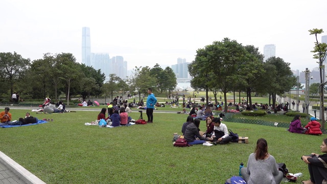 香港，城市公园，人们休息。视频素材画面1