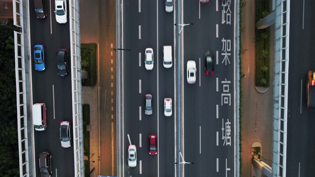 繁忙高架道路鸟瞰图视频素材