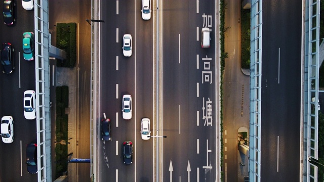 繁忙高架道路鸟瞰图视频素材