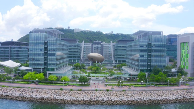 香港市内的现代化办公大楼视频素材画面3