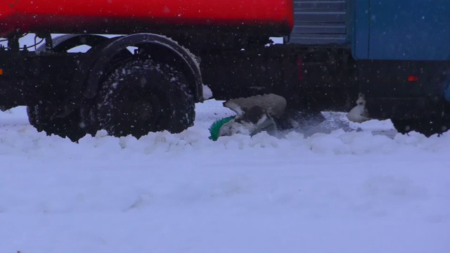 冬季的清雪机视频素材