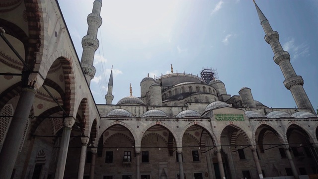 土耳其伊斯坦布尔蓝色清真寺尖塔。Sultanahmet Camii。视频素材