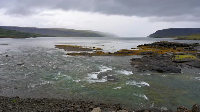 夏季的峡湾景观，Vestfjardarvegur，西峡湾，冰岛视频素材