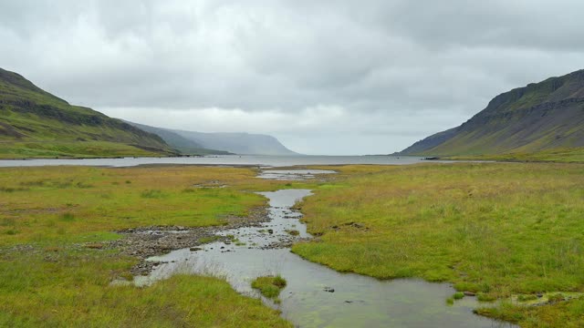 夏季的峡湾景观，Vestfjardarvegur，西峡湾，冰岛视频素材