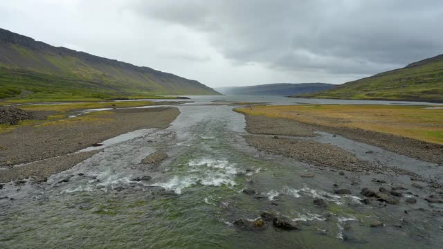 夏季的峡湾景观，Vestfjardarvegur，西峡湾，冰岛视频素材