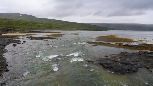 夏季的峡湾景观，Vestfjardarvegur，西峡湾，冰岛视频素材