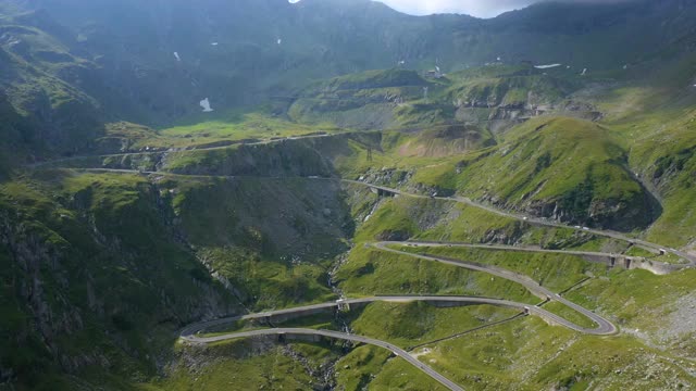 罗马尼亚著名的transagaras山路的曲线视频素材