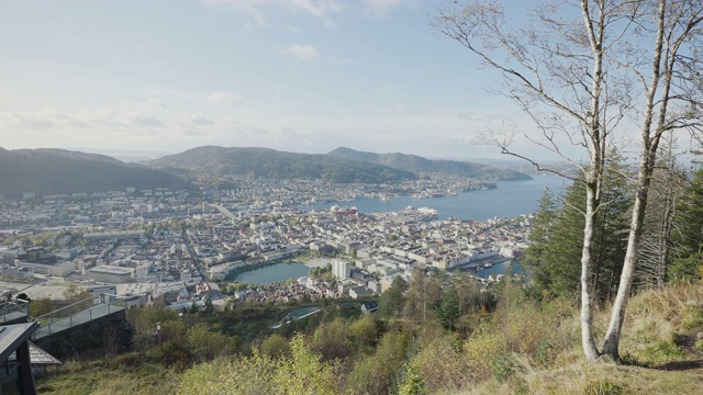 从弗洛安山俯瞰卑尔根市和峡湾视频素材