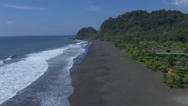 Playa Hermosa海滩鸟瞰图，哥斯达黎加。视频素材