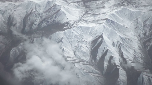 飞越雪山视频素材