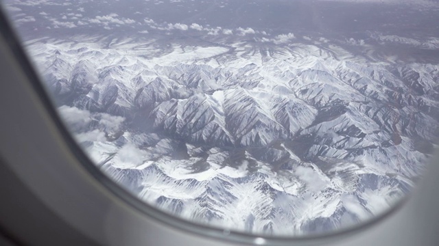 飞越雪山视频素材