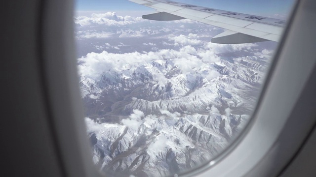 飞越雪山视频素材