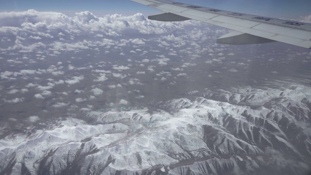 飞越雪山视频素材