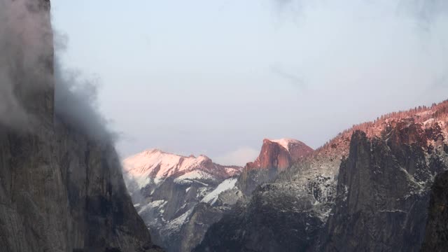 放大剪辑在黄昏的优山美地山谷望向半圆顶在冬天视频素材