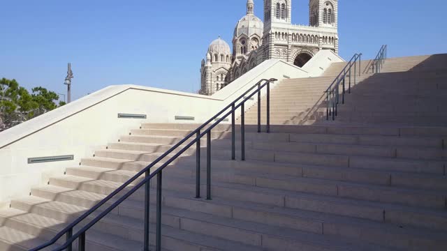马赛大教堂鸟瞰图视频素材