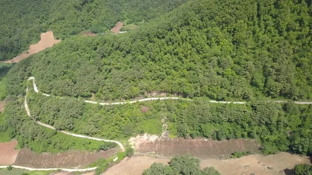 韩国江原道，山路/正城郡视频素材