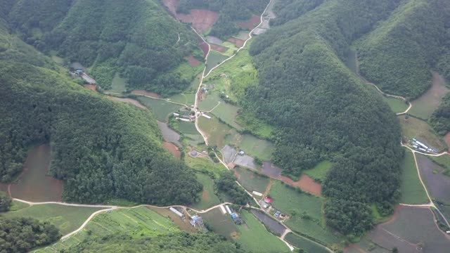 山地和耕地/韩国江原道正城郡视频素材