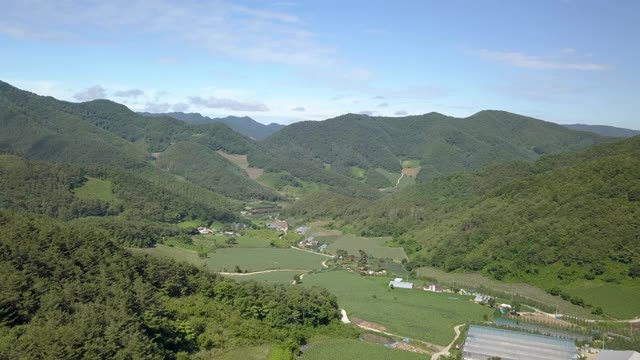 山地和耕地/韩国江原道正城郡视频素材