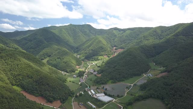 山地和耕地/韩国江原道正城郡视频素材